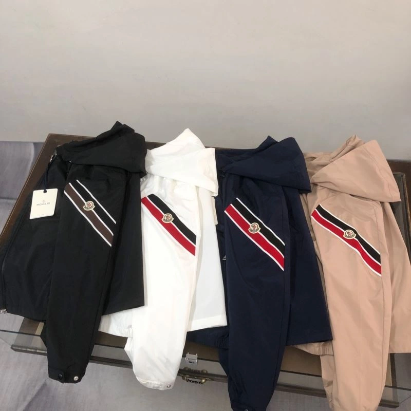 Trendy Moncler Outwear 143647