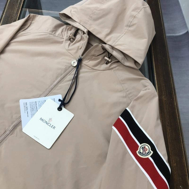 Trendy Moncler Outwear 143647