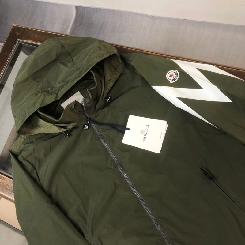 TechFriendly Moncler Outwear 143572