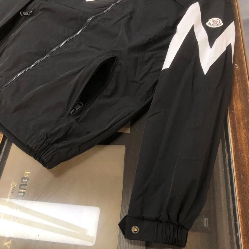 Premium Moncler Outwear 143644