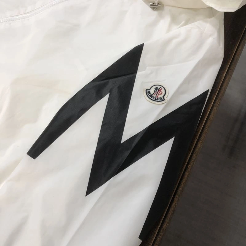 Moncler Outwear Snug 143569