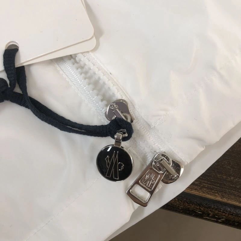 Moncler Outwear Snug 143569