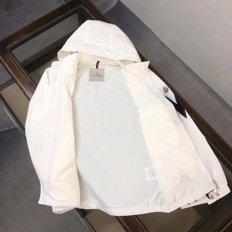 Moncler Outwear Snug 143569