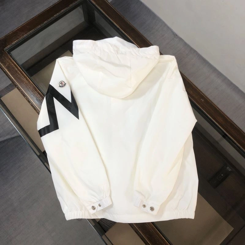 Moncler Outwear Snug 143569