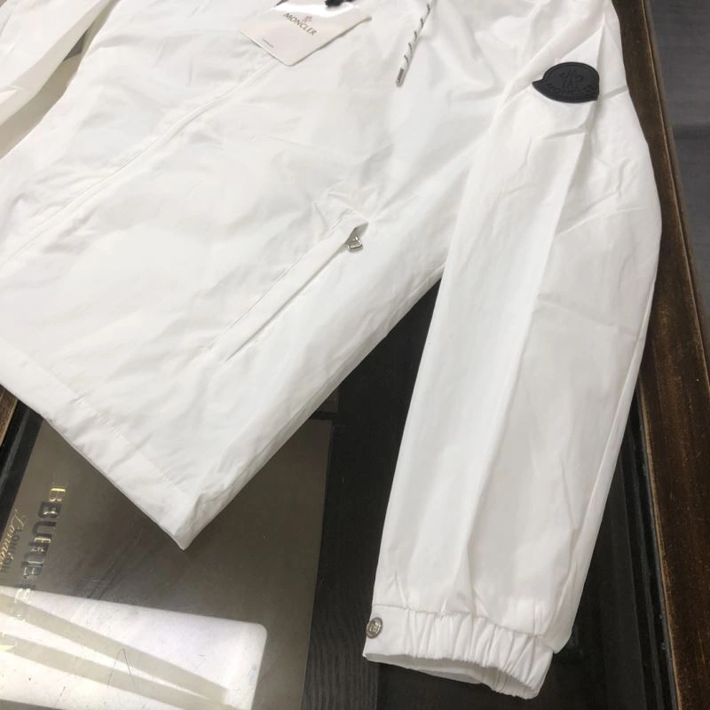 Chic Moncler Outwear 143567