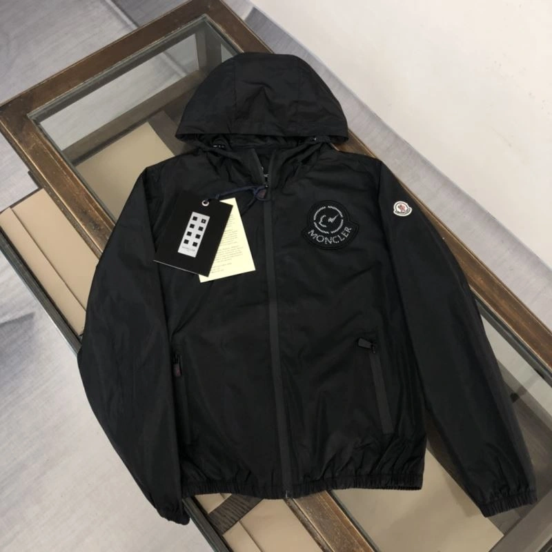Sporty Moncler Outwear 143561