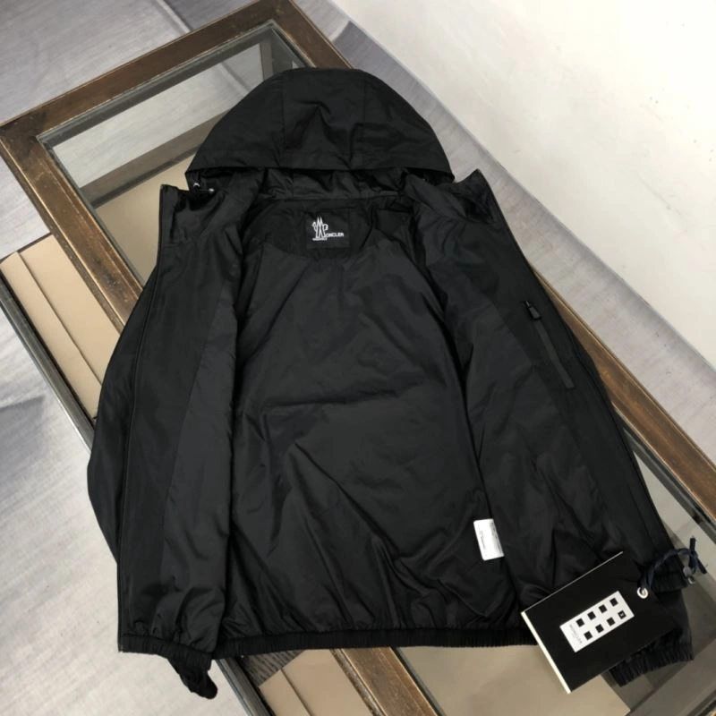 Sporty Moncler Outwear 143561