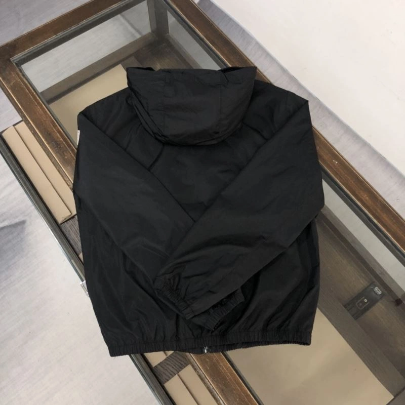 Sporty Moncler Outwear 143561