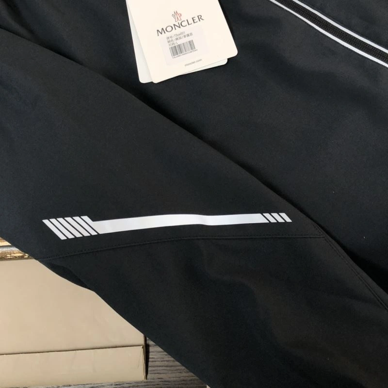 DailyWear Moncler Outwear 143539