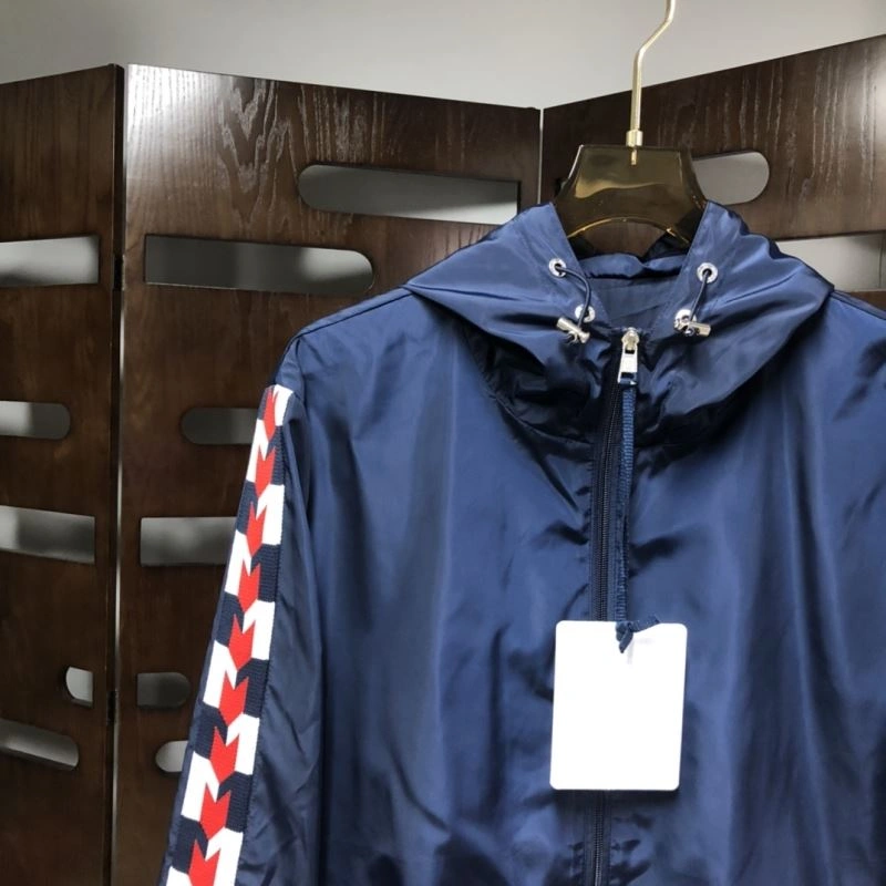 Bright Moncler Outwear 143537