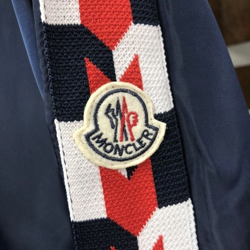 Bright Moncler Outwear 143537