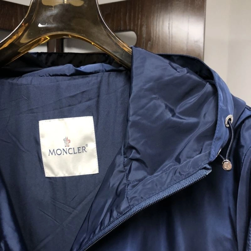 Bright Moncler Outwear 143537