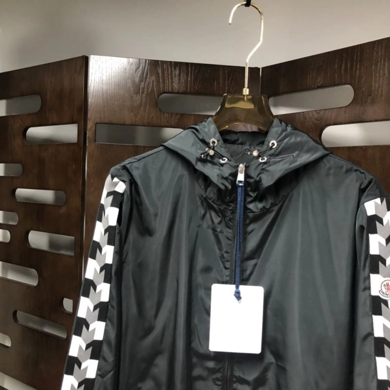 Comfortable Moncler Outwear 143550