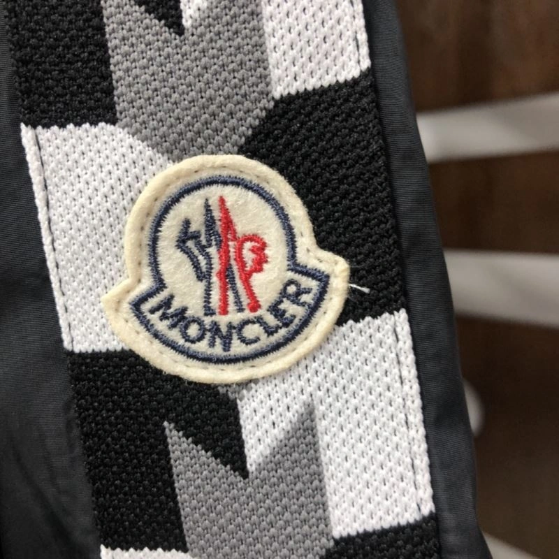 Comfortable Moncler Outwear 143550