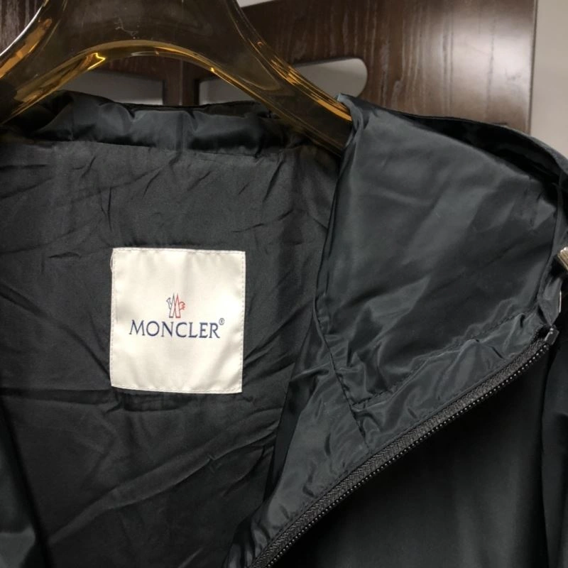 Comfortable Moncler Outwear 143550