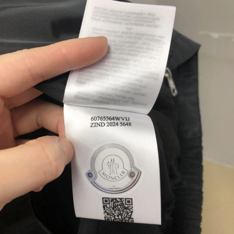 Comfortable Moncler Outwear 143550