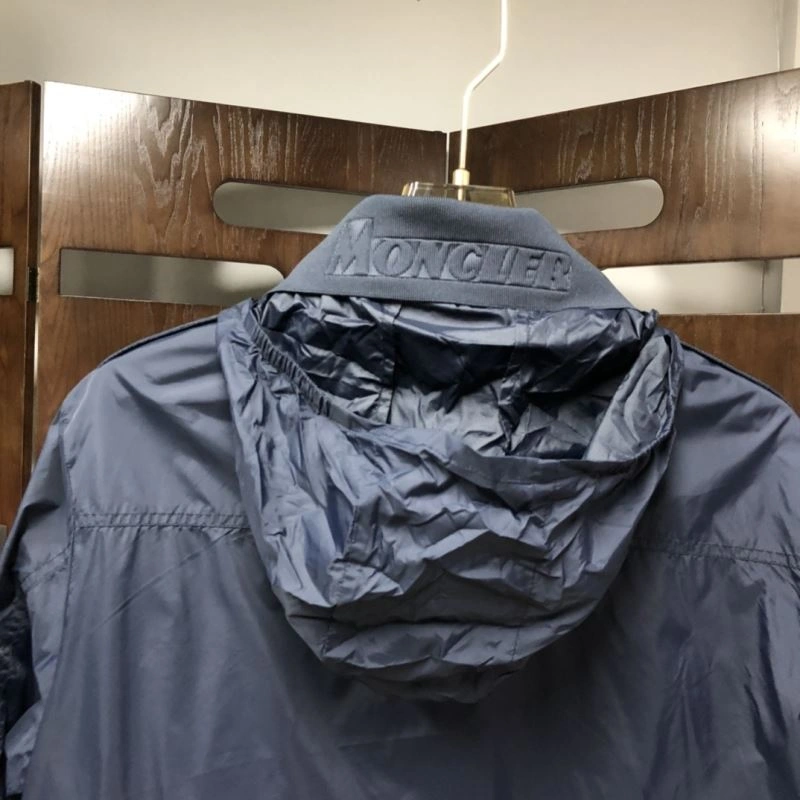 Elegant Moncler Outwear 143552
