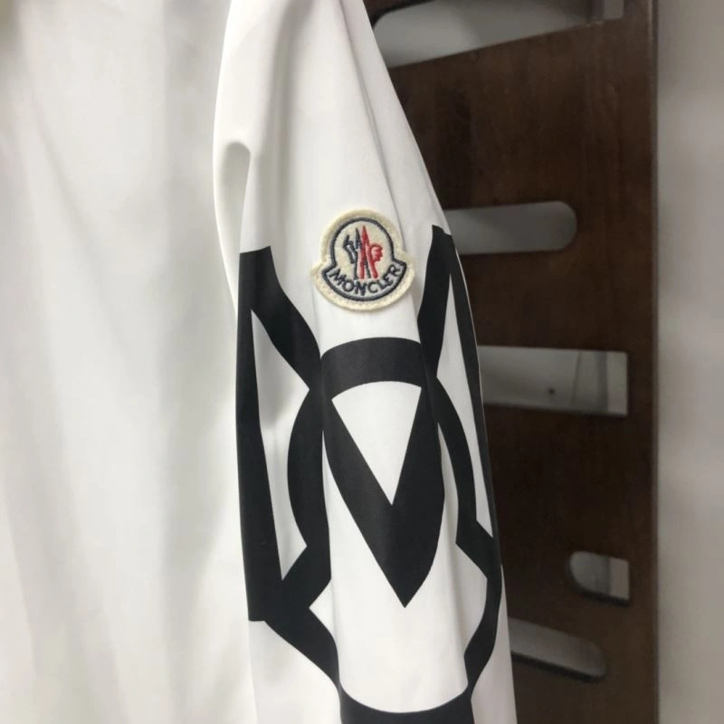 Moncler Outwear Practical 143528