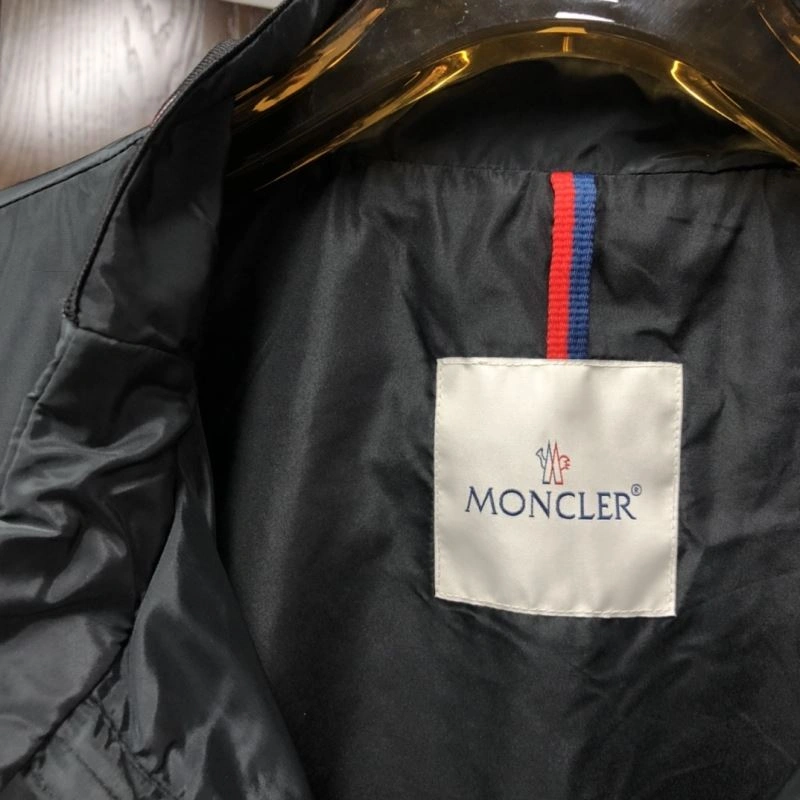 Modern Moncler Outwear 143527