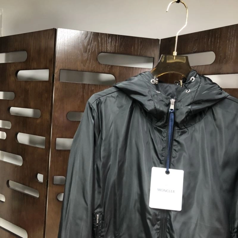 Flexible Moncler Outwear 143525