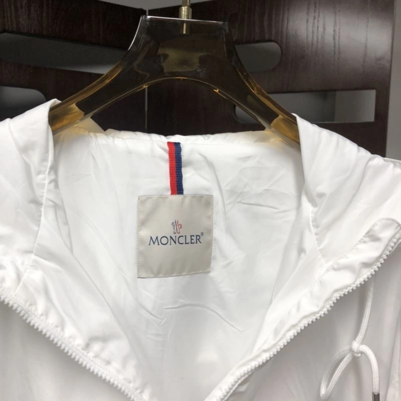 Moncler Outwear Resilient 143521