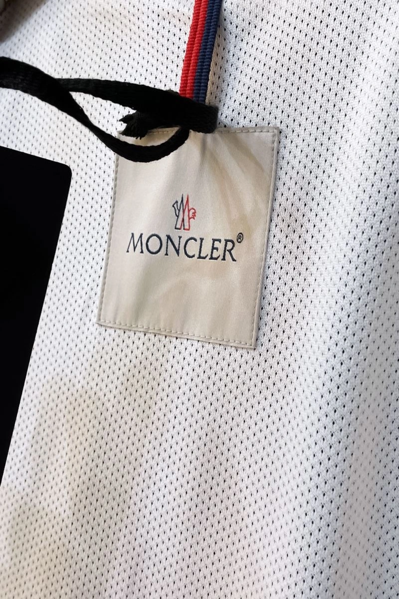 Moncler Outwear Minimalist 143510