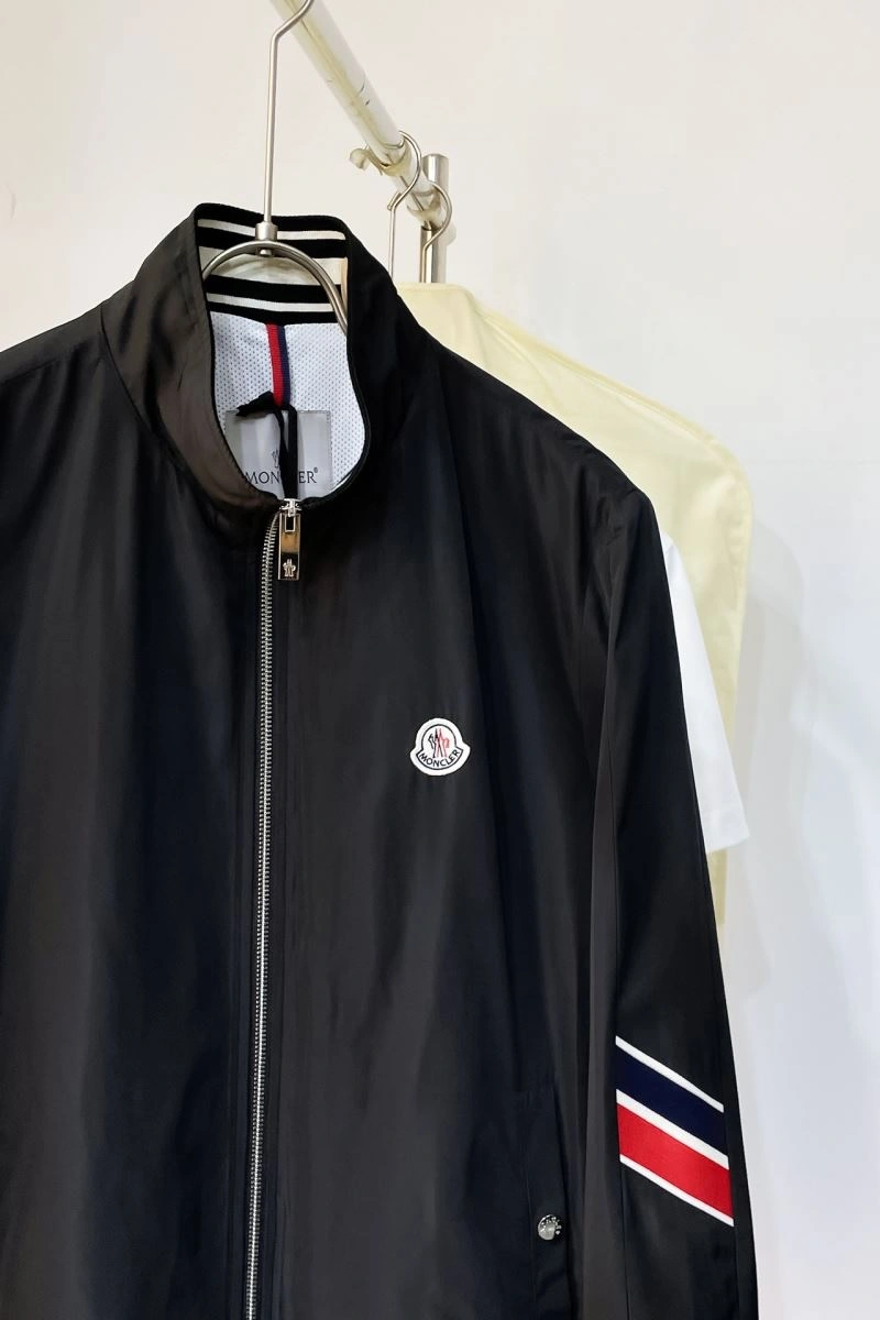Moncler Outwear Minimalist 143510
