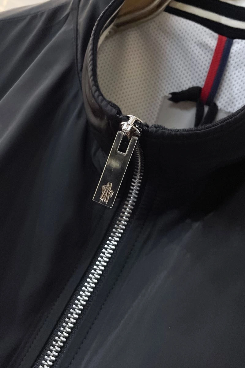 Moncler Outwear Minimalist 143510