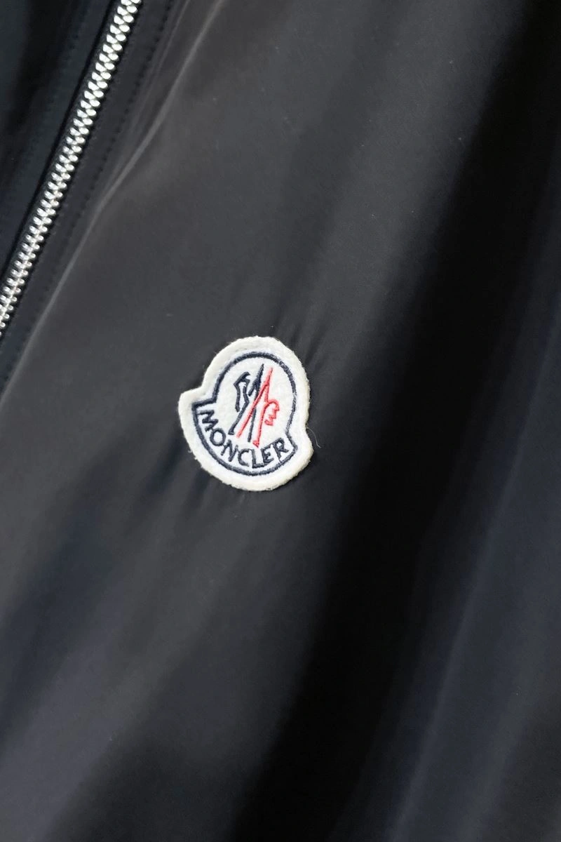 Moncler Outwear Minimalist 143510