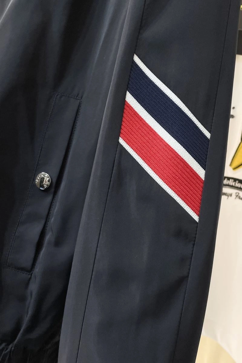 Moncler Outwear Minimalist 143510