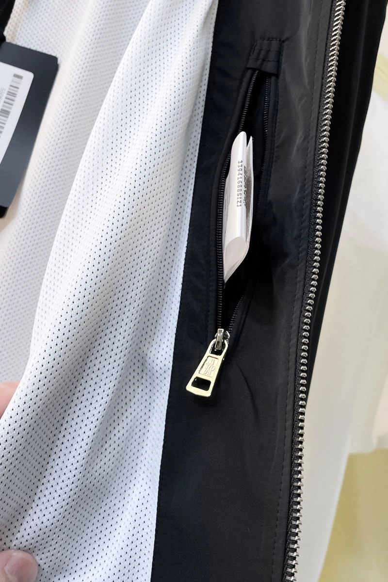 Moncler Outwear Minimalist 143510