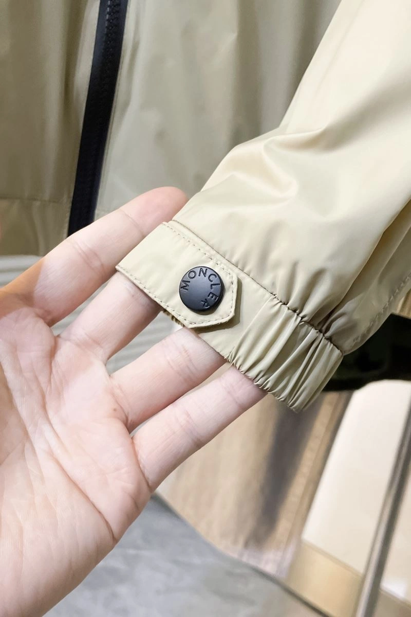 Moncler Outwear OnTrend 143508