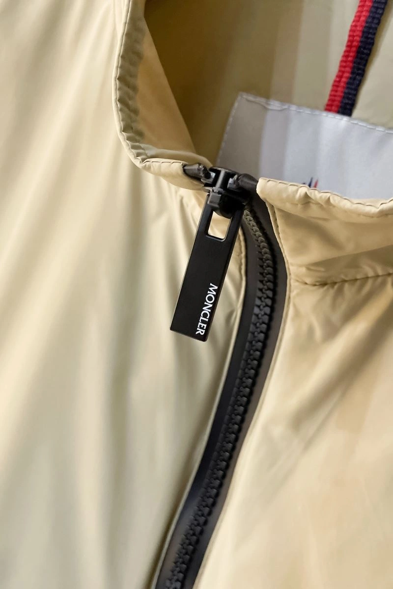 Moncler Outwear OnTrend 143508