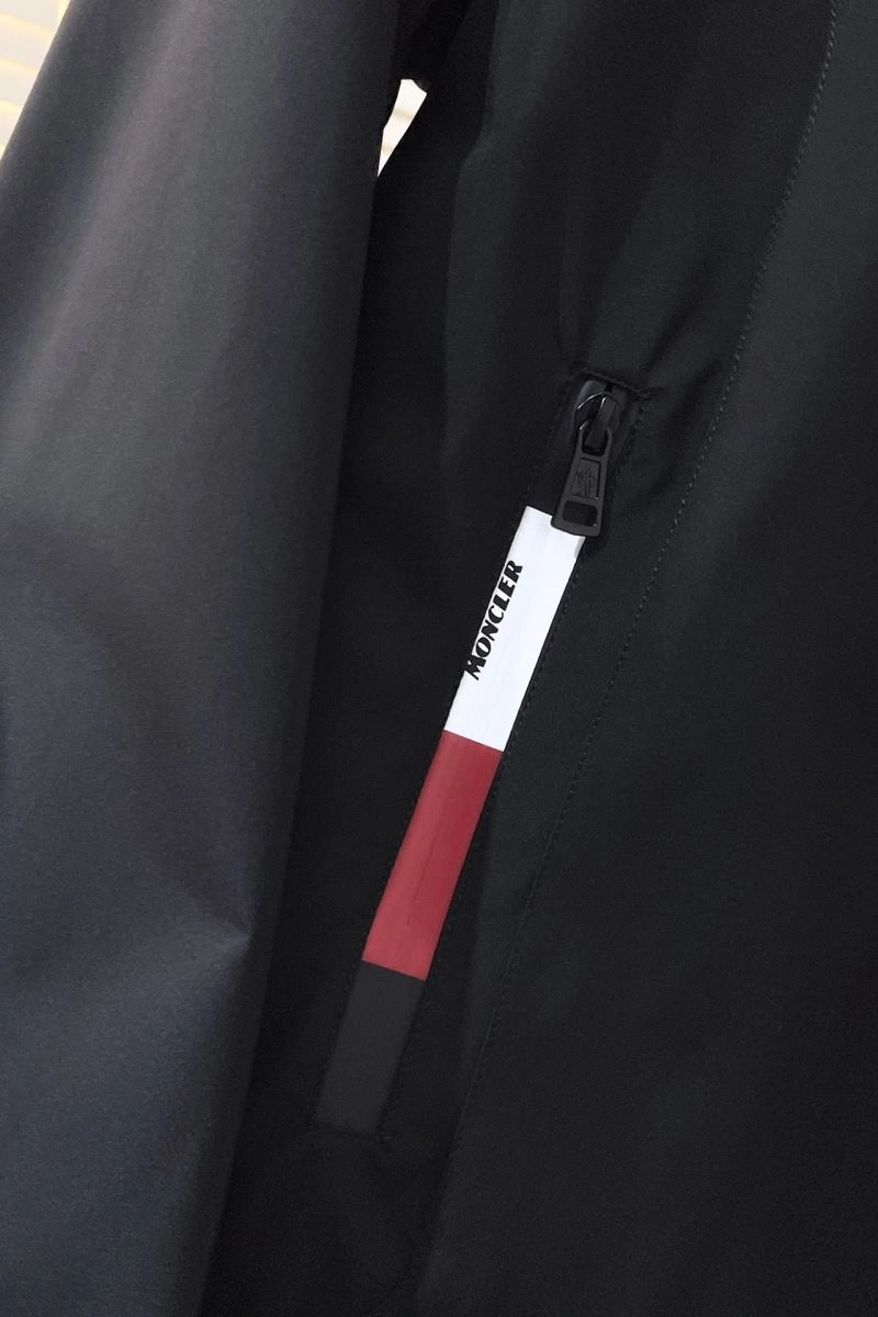 Moncler Outwear Resilient 143496