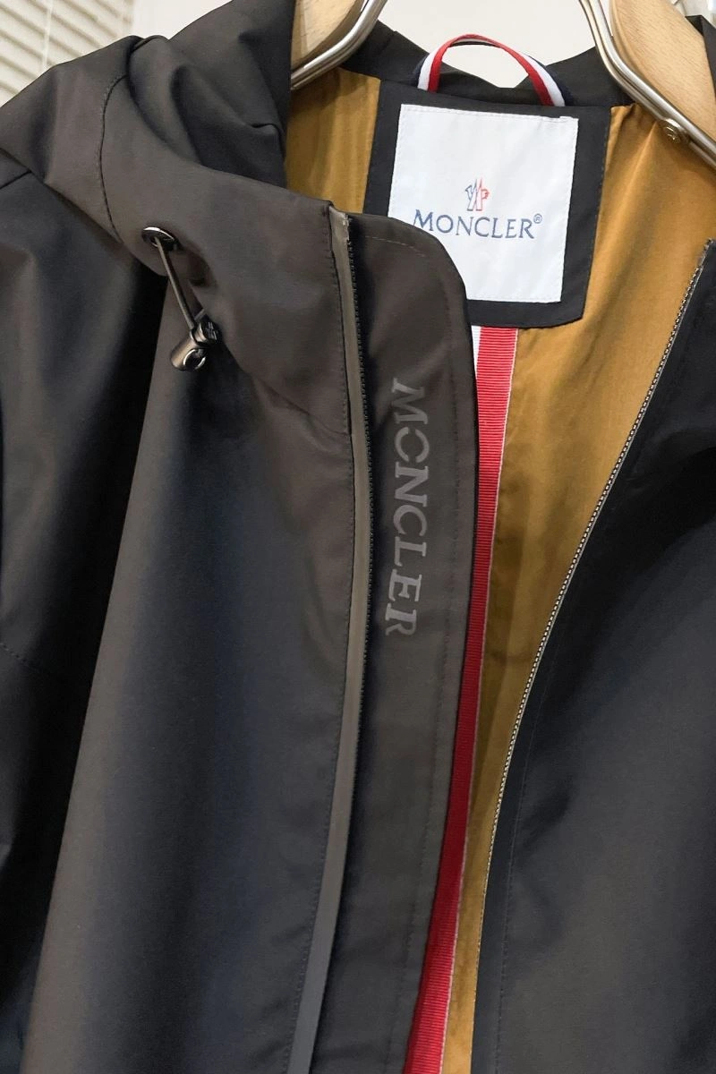 Moncler Outwear Resilient 143496
