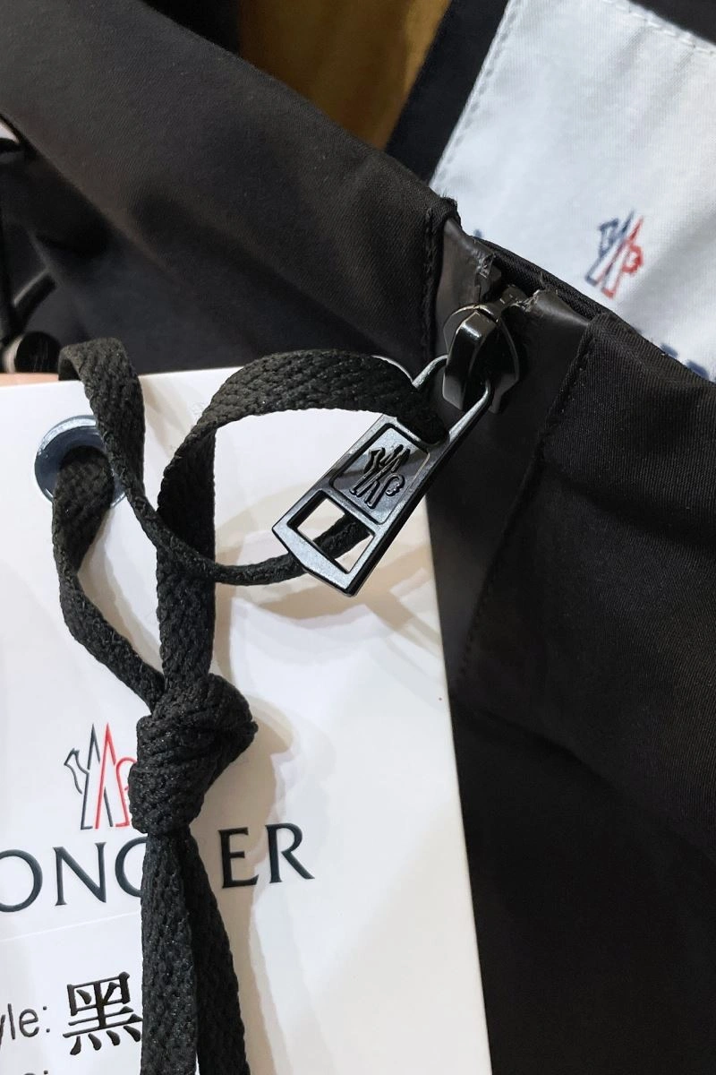 Moncler Outwear Resilient 143496