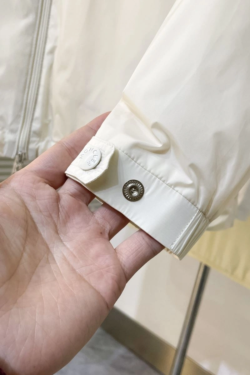 Moncler Outwear Durable 143497