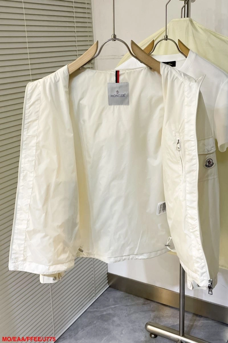 Moncler Outwear Durable 143497