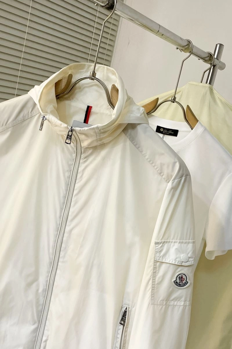 Moncler Outwear Durable 143497