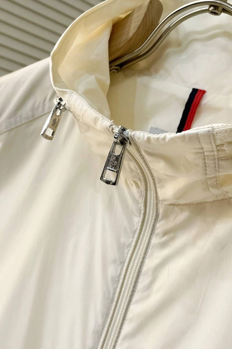 Moncler Outwear Durable 143497