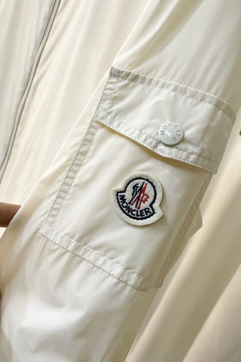 Moncler Outwear Durable 143497