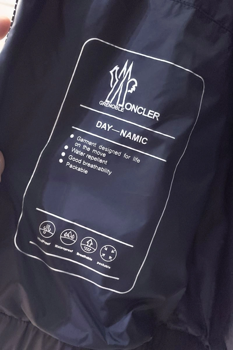 Supportive Moncler Outwear 143511