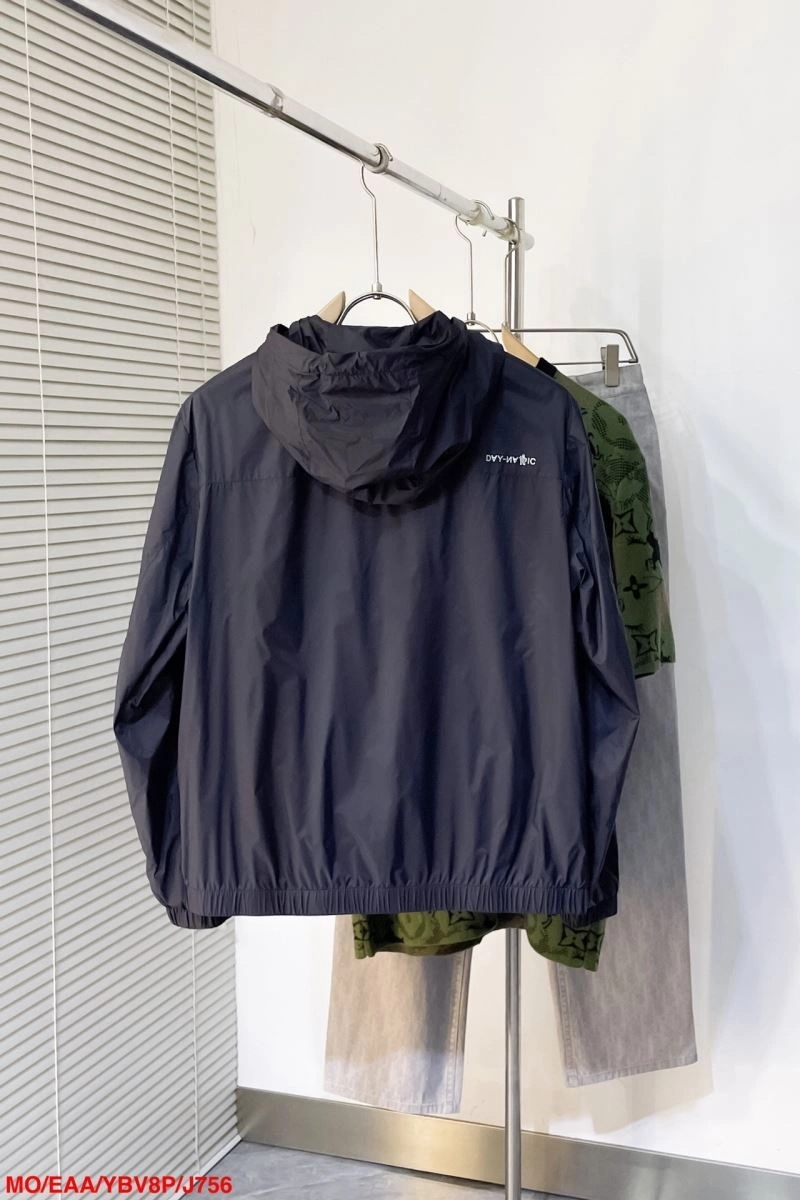 Supportive Moncler Outwear 143511