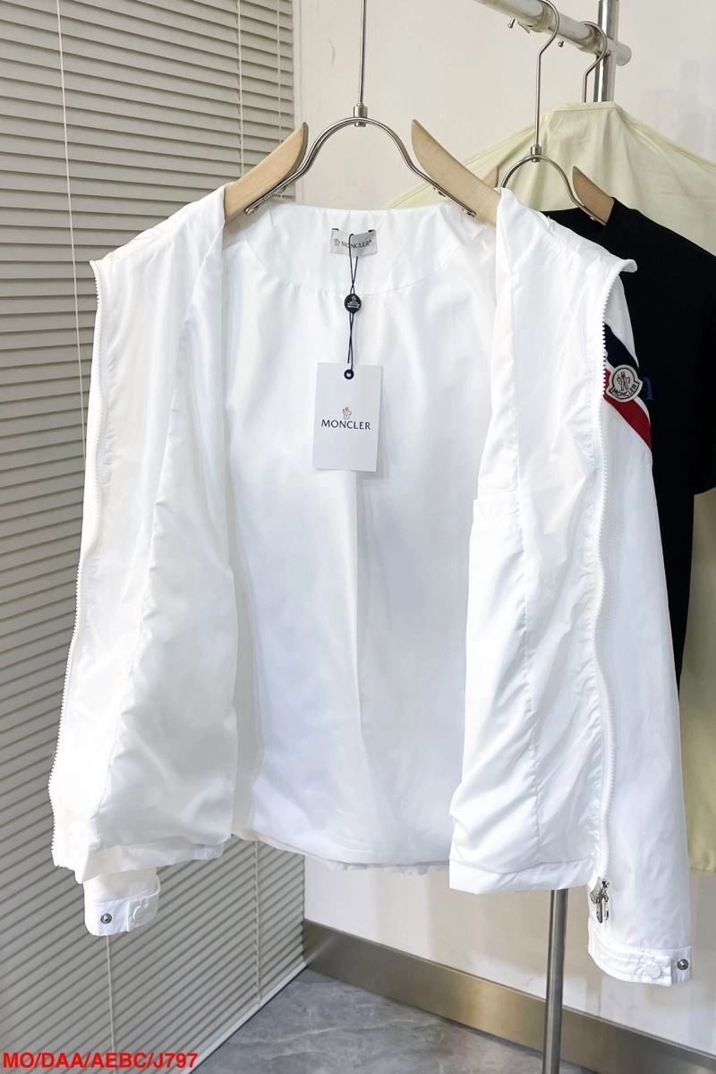 Moncler Outwear StreetReady 143502