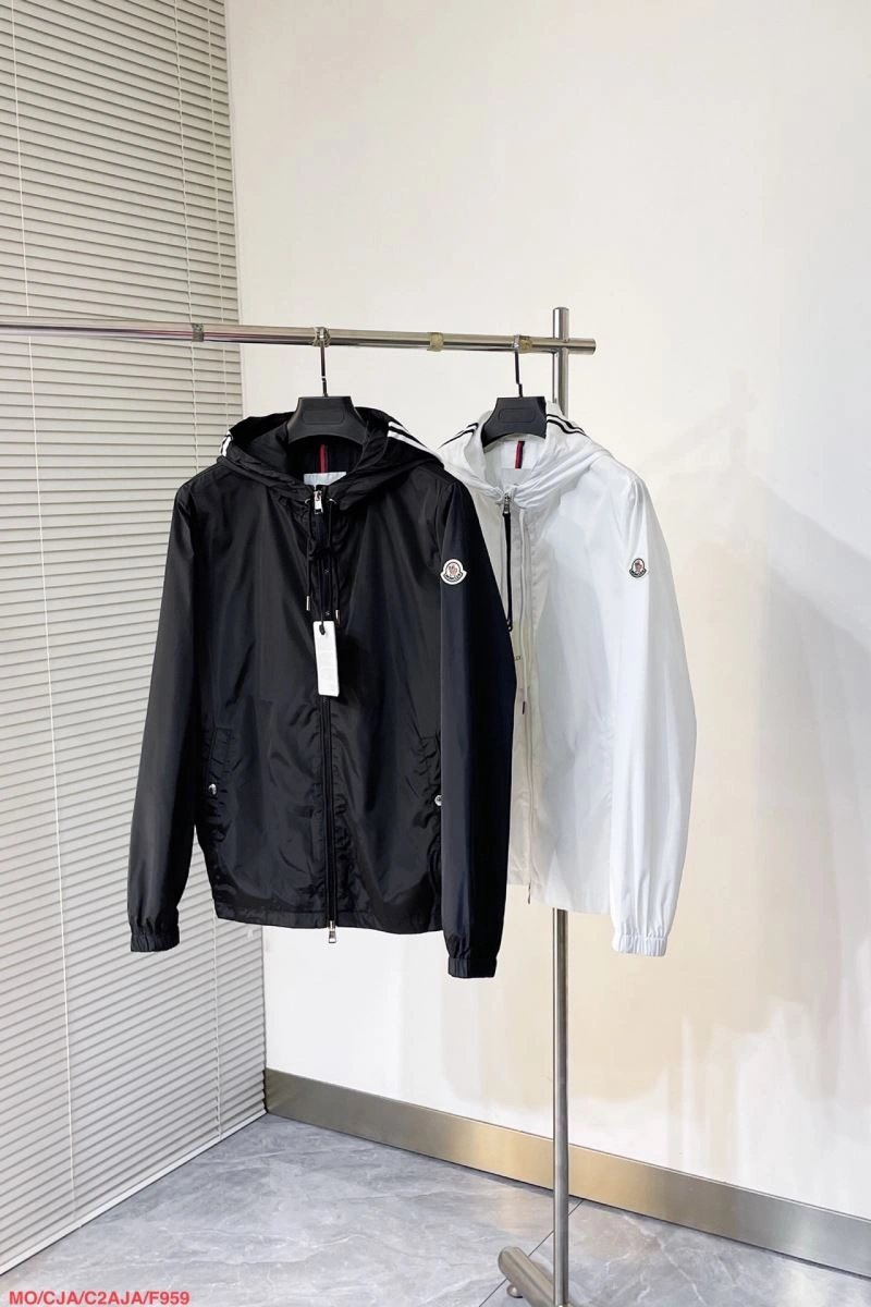 Moncler Outwear EasyMatch 143490