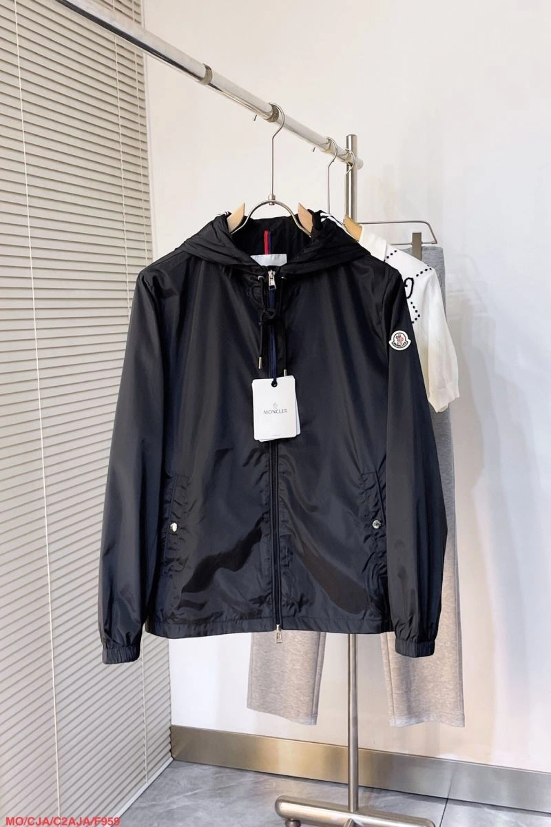 Moncler Outwear EasyMatch 143490