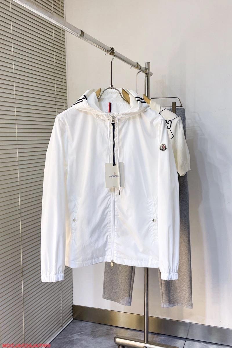 Moncler Outwear EasyMatch 143490