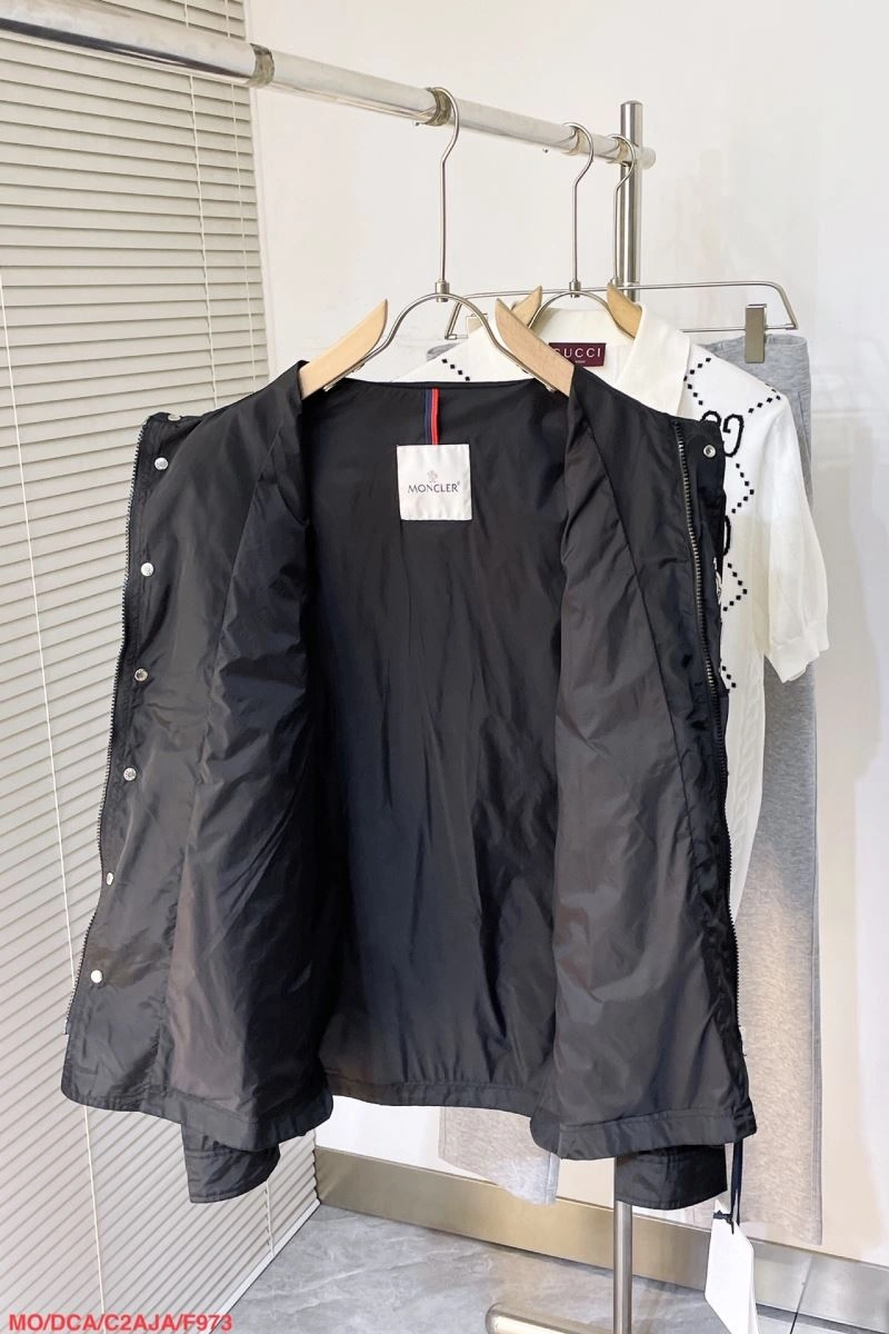 Bright Moncler Outwear 143485
