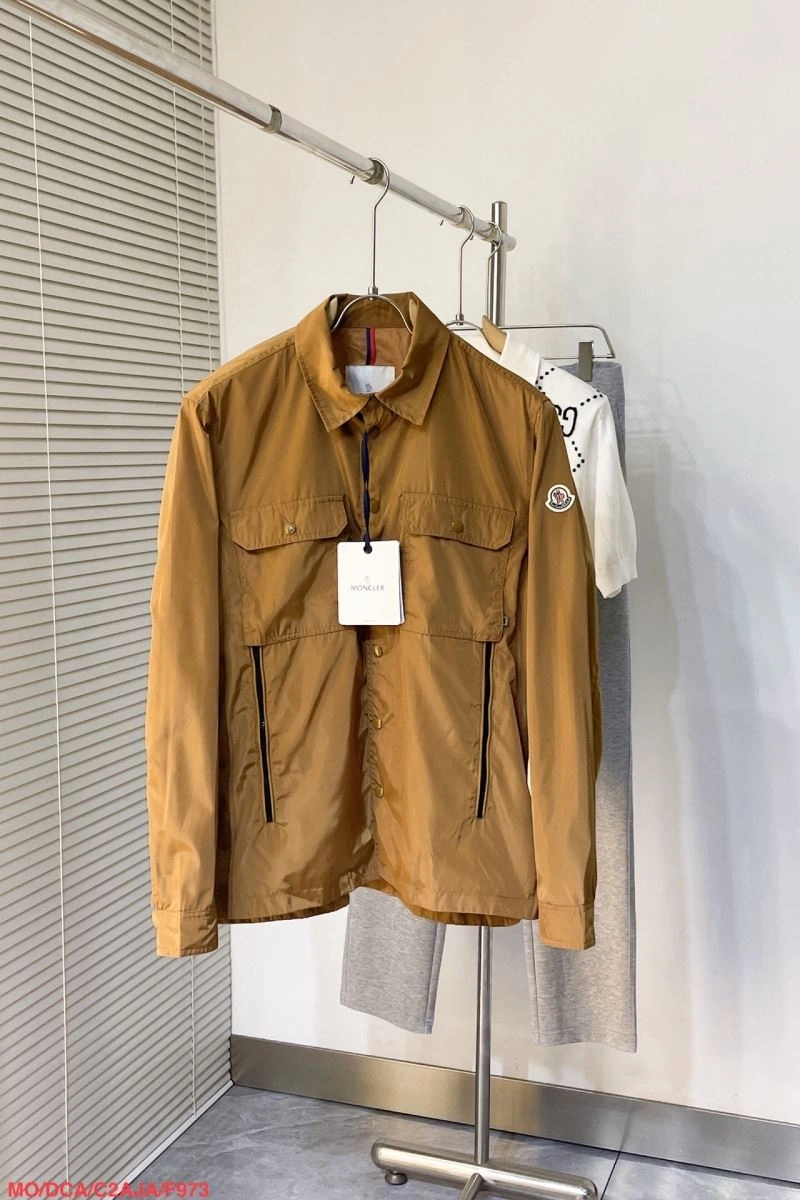 Compact Moncler Outwear 143486