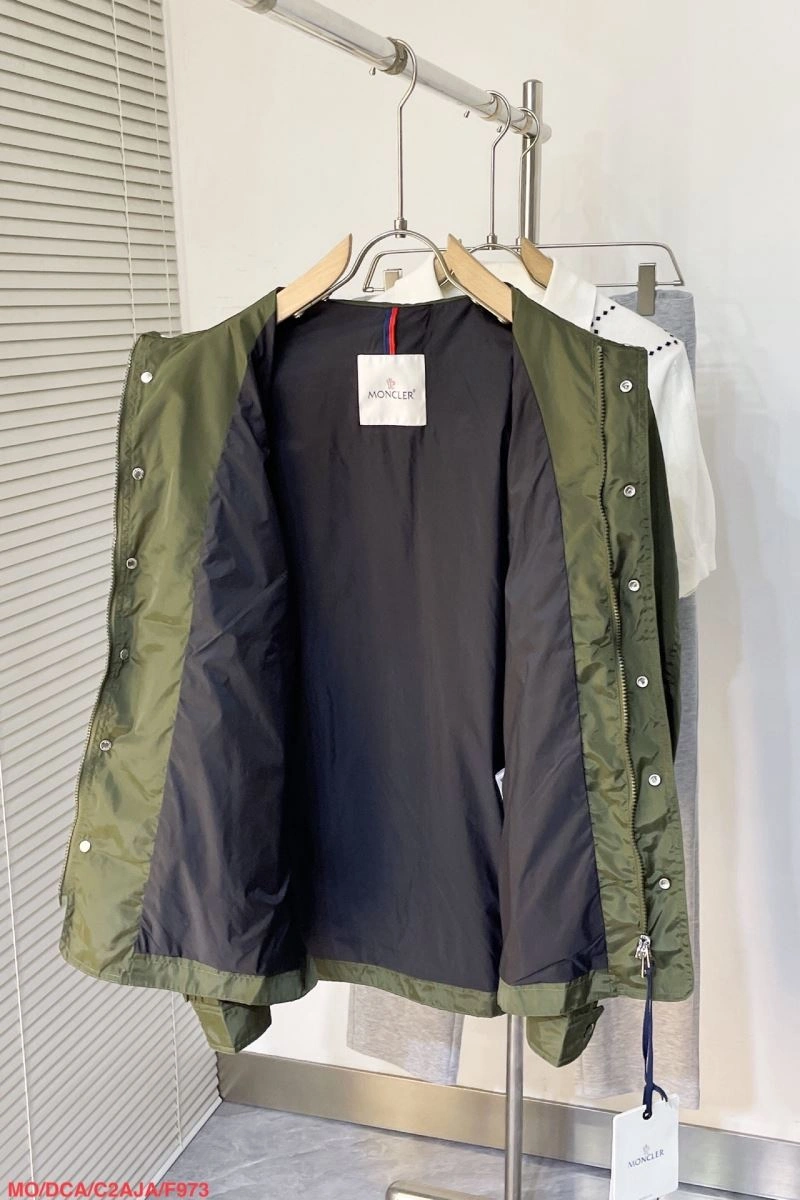 Compact Moncler Outwear 143486